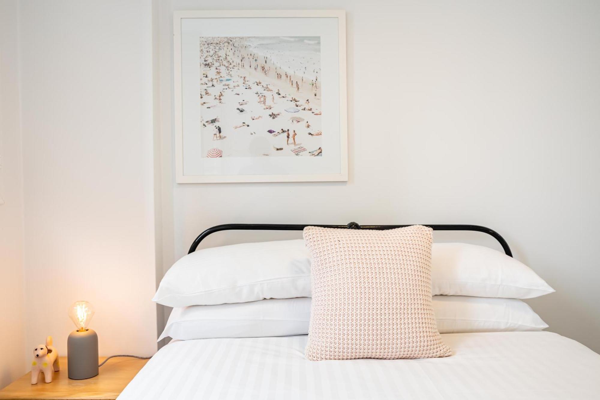 Chic Apartment Footsteps From Manly Beach Sydney Room photo